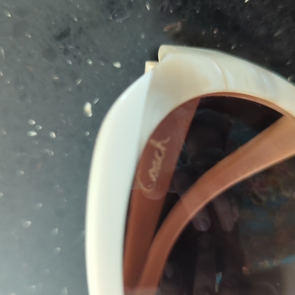 Ivory Coach sunglasses - Picture 3 of 8